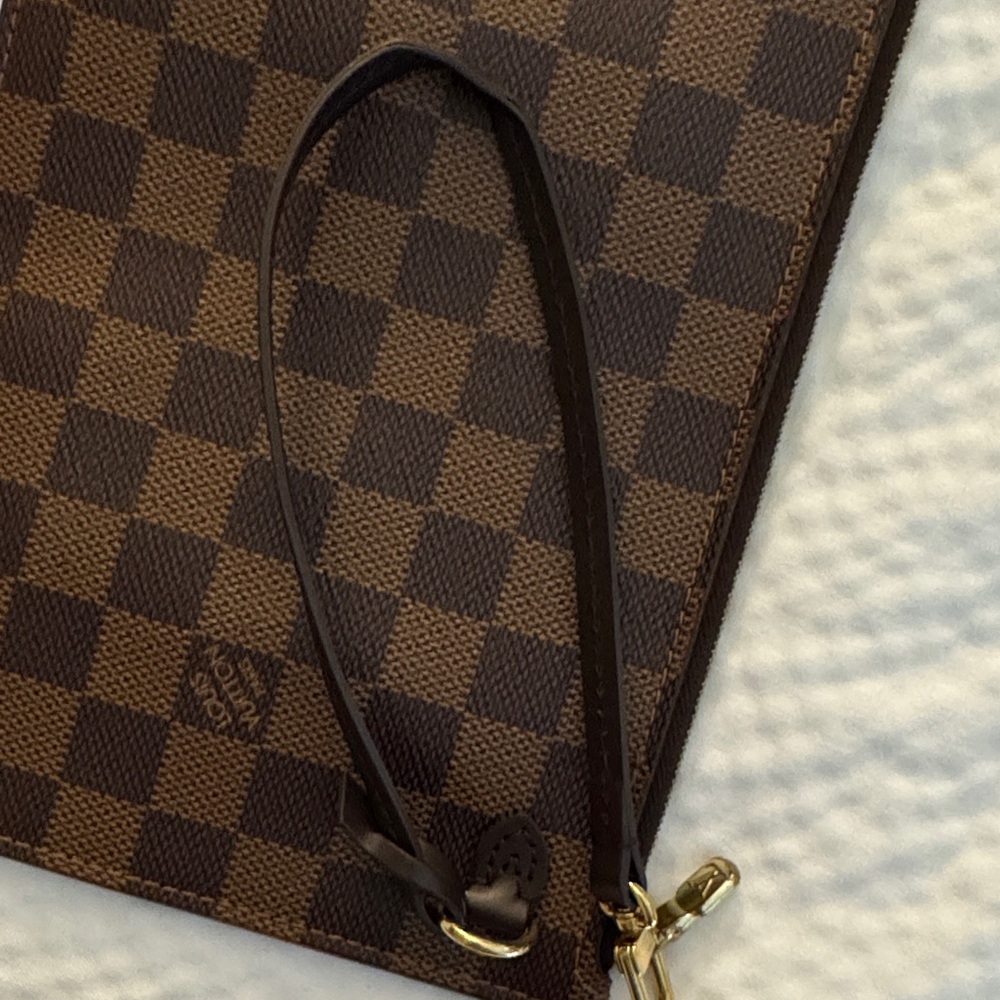 Louis Vuitton wristlet pochette - Picture 5 of 12
